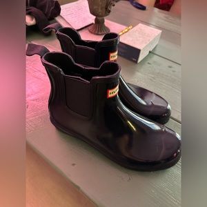 BRAND NEW NAVY HUNTER BOOTS (never worn still come in box)